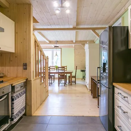 100 M2 - Nabucco With 270 Degree Mountain View, 65 Oled Tv, Netflix, Ps5 Console Apartment