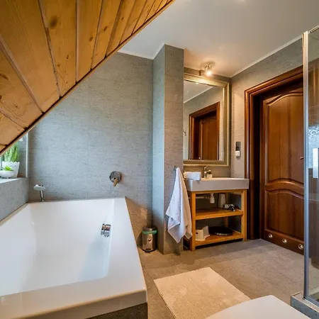 Apartment 100 M2 - Nabucco With 270 Degree Mountain View, 65 Oled Tv, Netflix, Ps5 Console